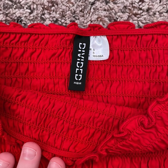 Red shoulder top - Picture 2 of 2